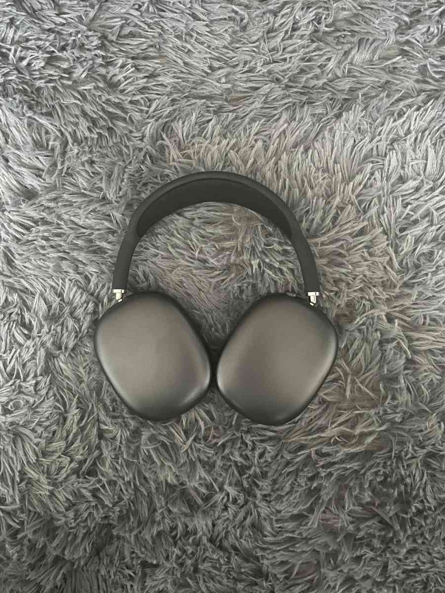 midnight AirPods Max - Abilene, Texas - FleaMarketBay