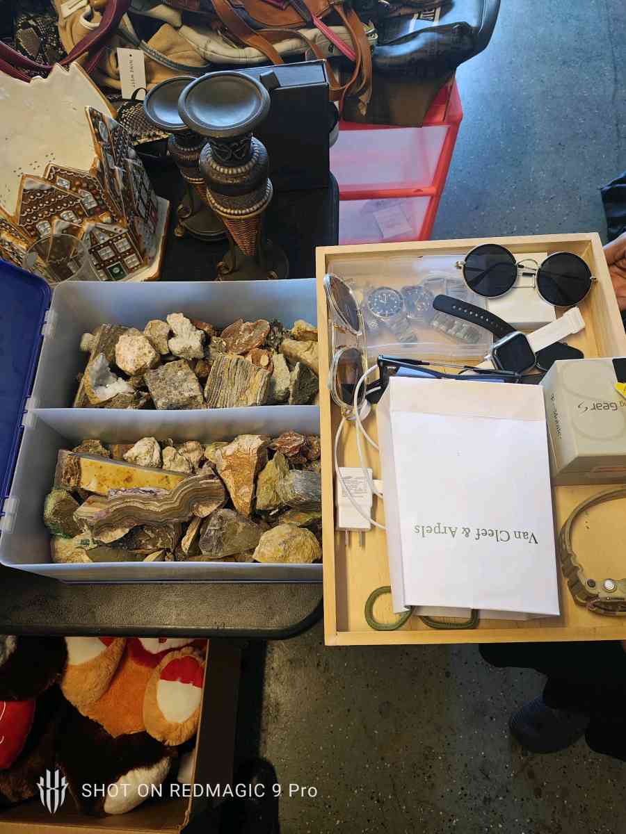 Huge Garge Sale - Las Vegas, Nevada - FleaMarketBay