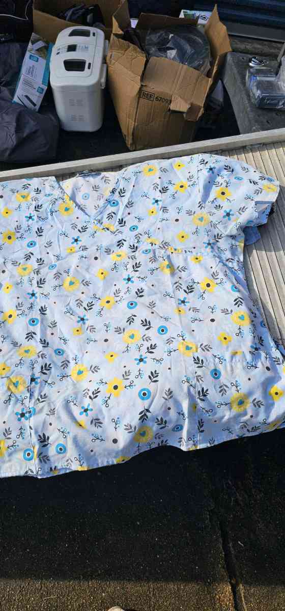 Nurse Scrub Tops - Portsmouth, Virginia - FleaMarketBay