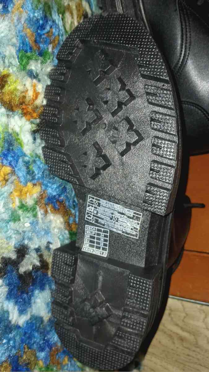 new boots with duration - Max, Minnesota - FleaMarketBay