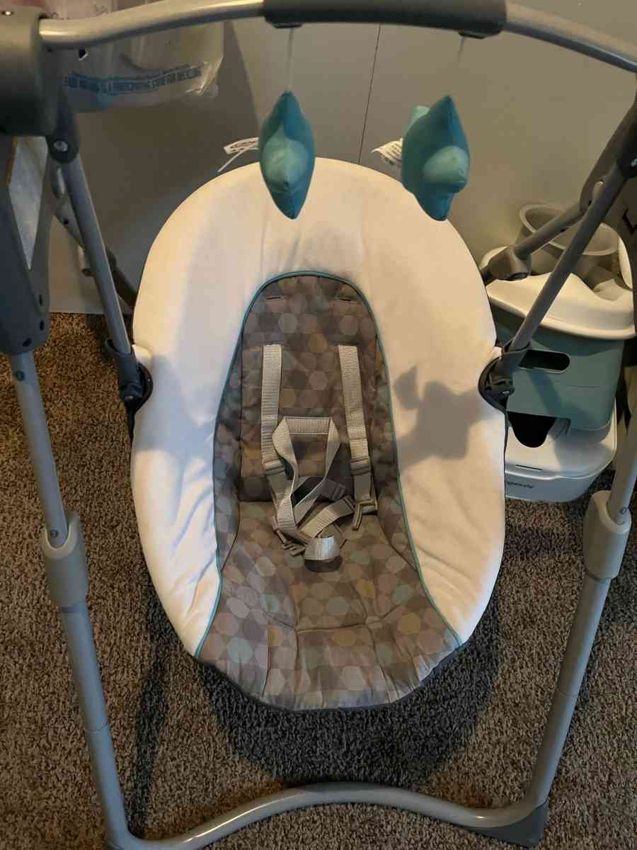 baby swing - Kansas City, Missouri