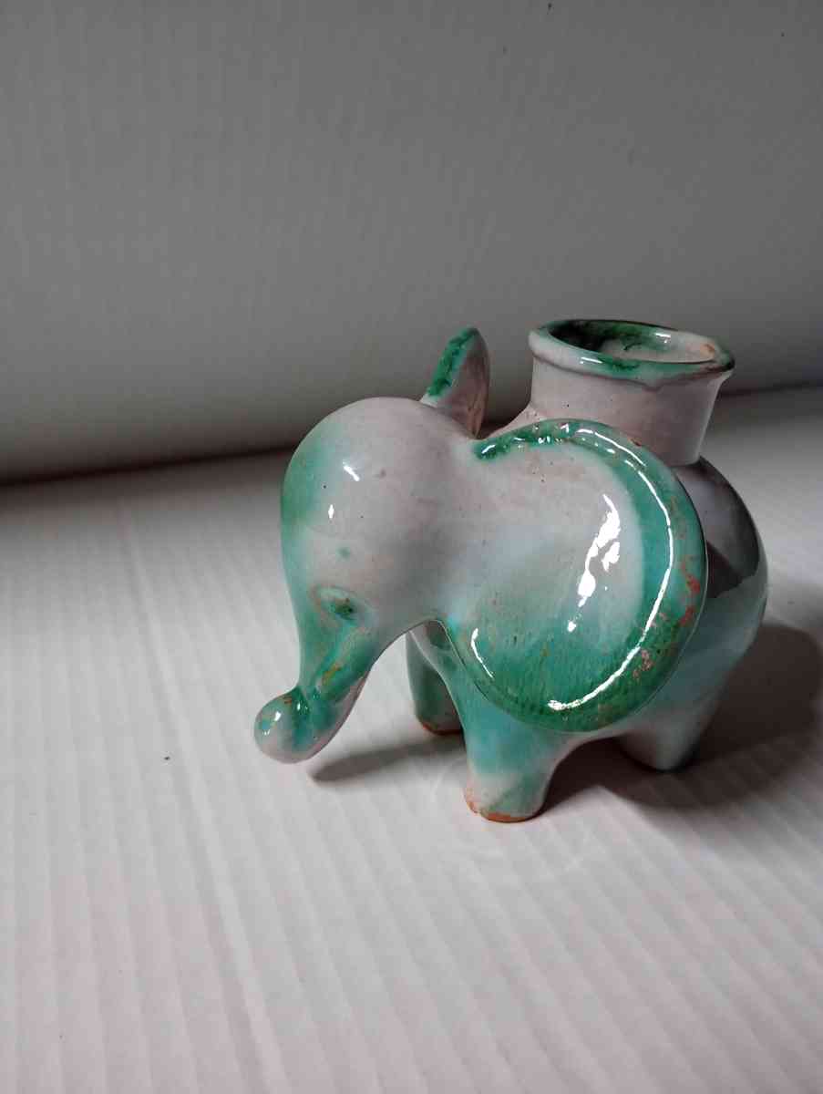 very rear elephant match holder - Hamersville, Ohio - FleaMarketBay