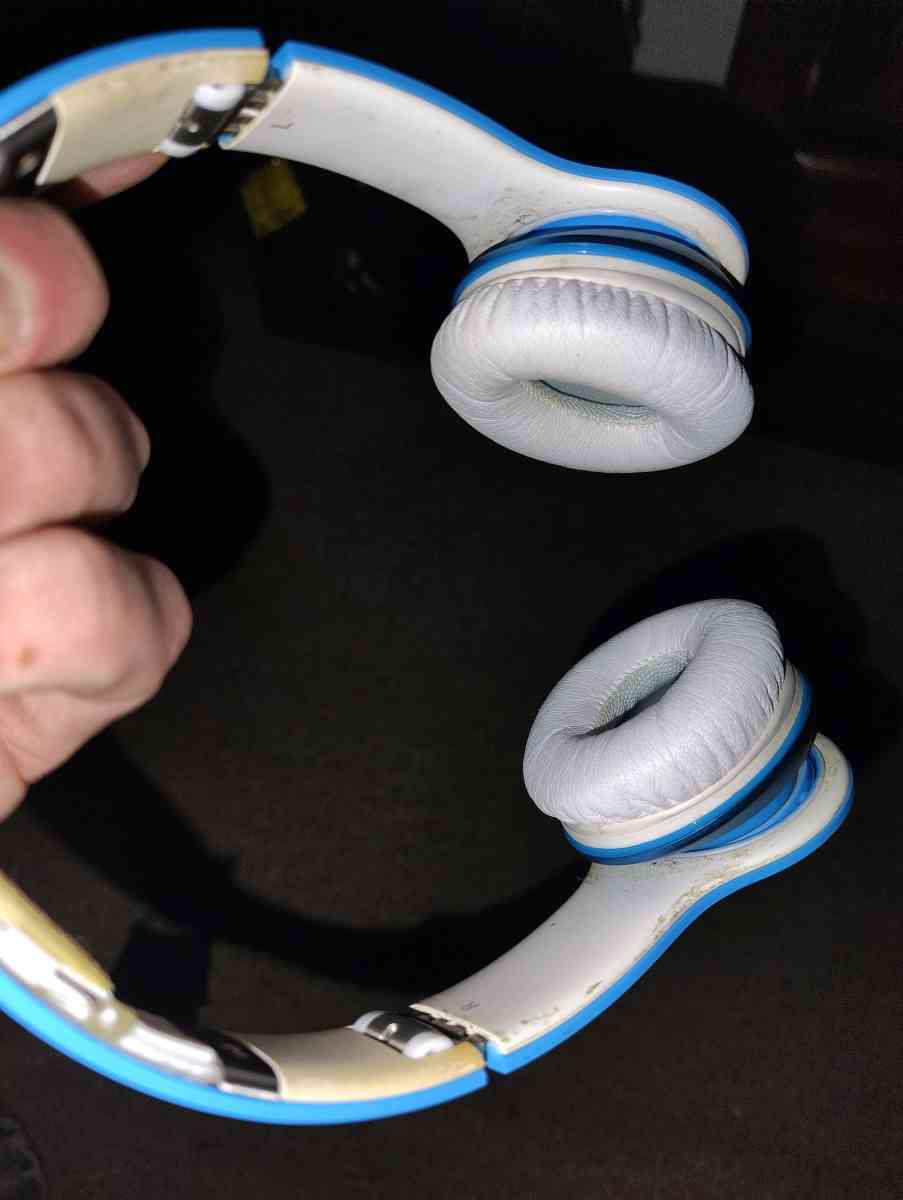 beats by Dre headphones - Toledo, Ohio - FleaMarketBay