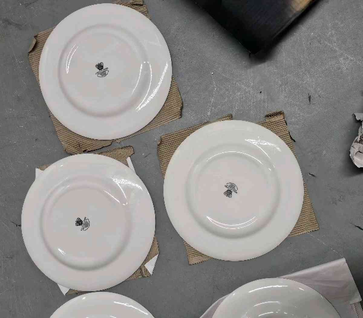 royal stafford skull dinner plates 7pc - Peachtree City, Georgia - FleaMarketBay