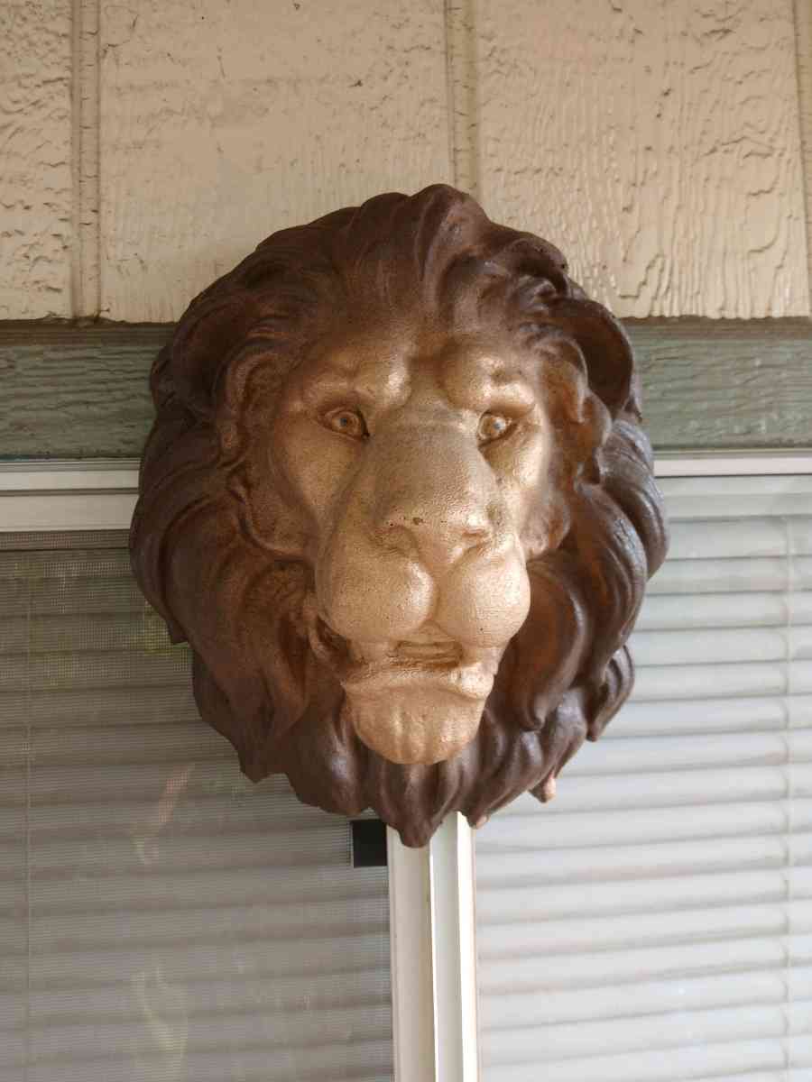 Concrete Lions Head Plaque - Placentia, California