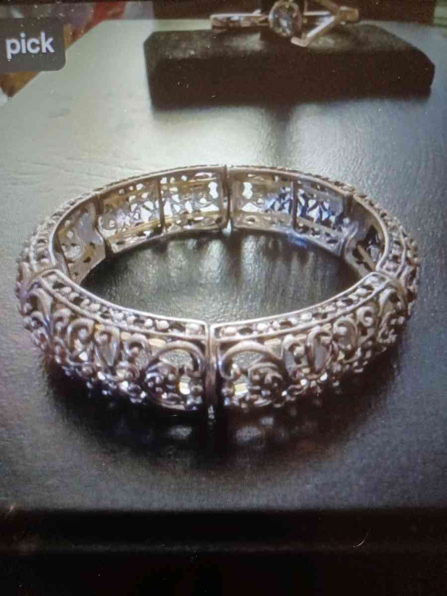 bangles lot - El Monte, California