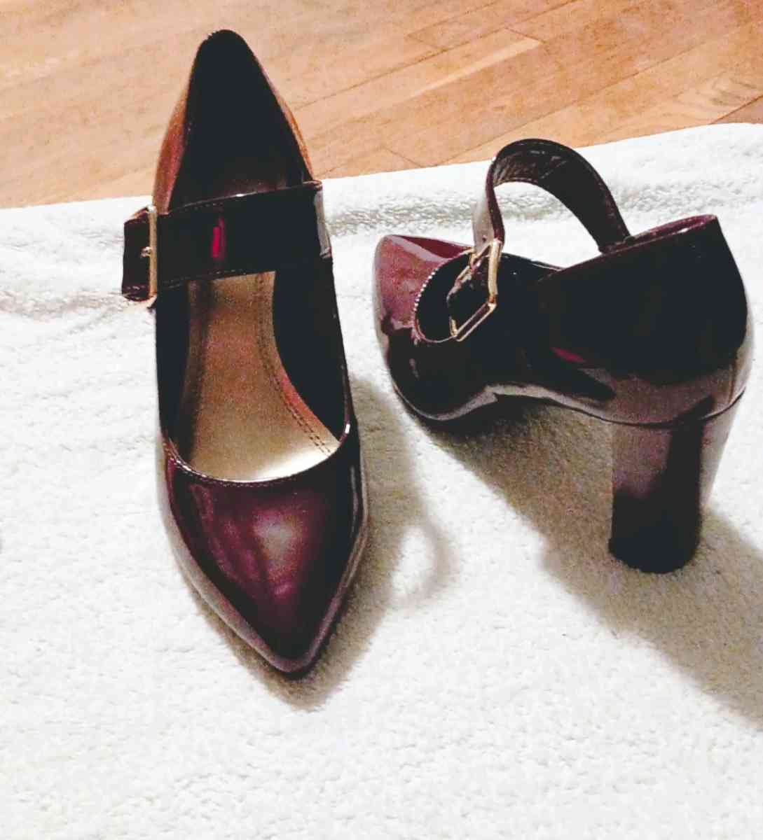 burgundy chunky heel - Greenville, South Carolina