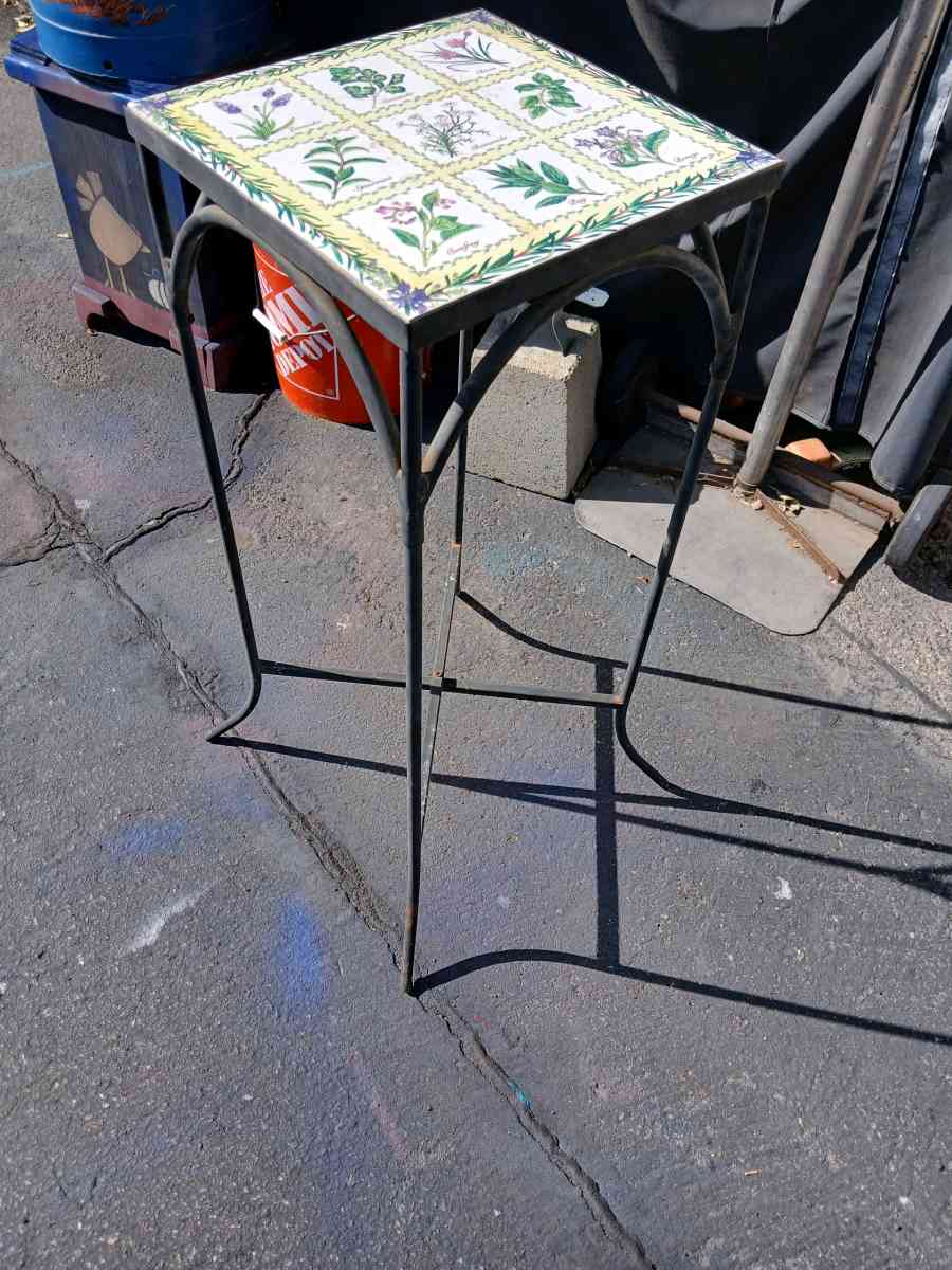 patio plant stand - Placentia, California - FleaMarketBay