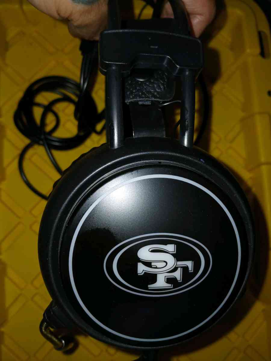 49ers headphones uses USB - Visalia, California
