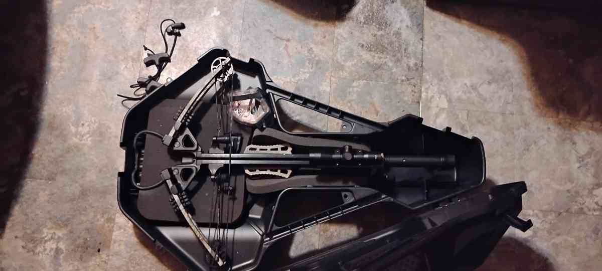 Centerpoint Sniper Elite 370 Whisper Crossbow - Chico, Texas - FleaMarketBay