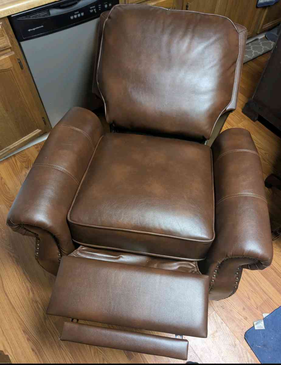 Leather Push Back Recliner - Richfield, Ohio - FleaMarketBay