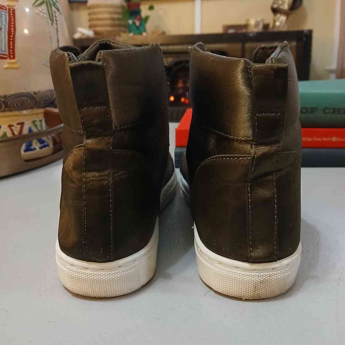 Jubilee Green Shoes for Women Size 9 - Indianapolis, Indiana - FleaMarketBay