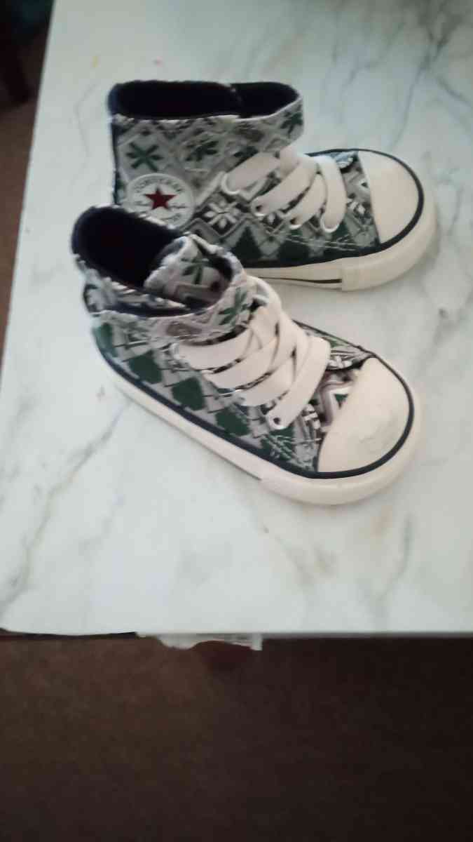the mini shoes for you baby converse new - Atherton, California - FleaMarketBay