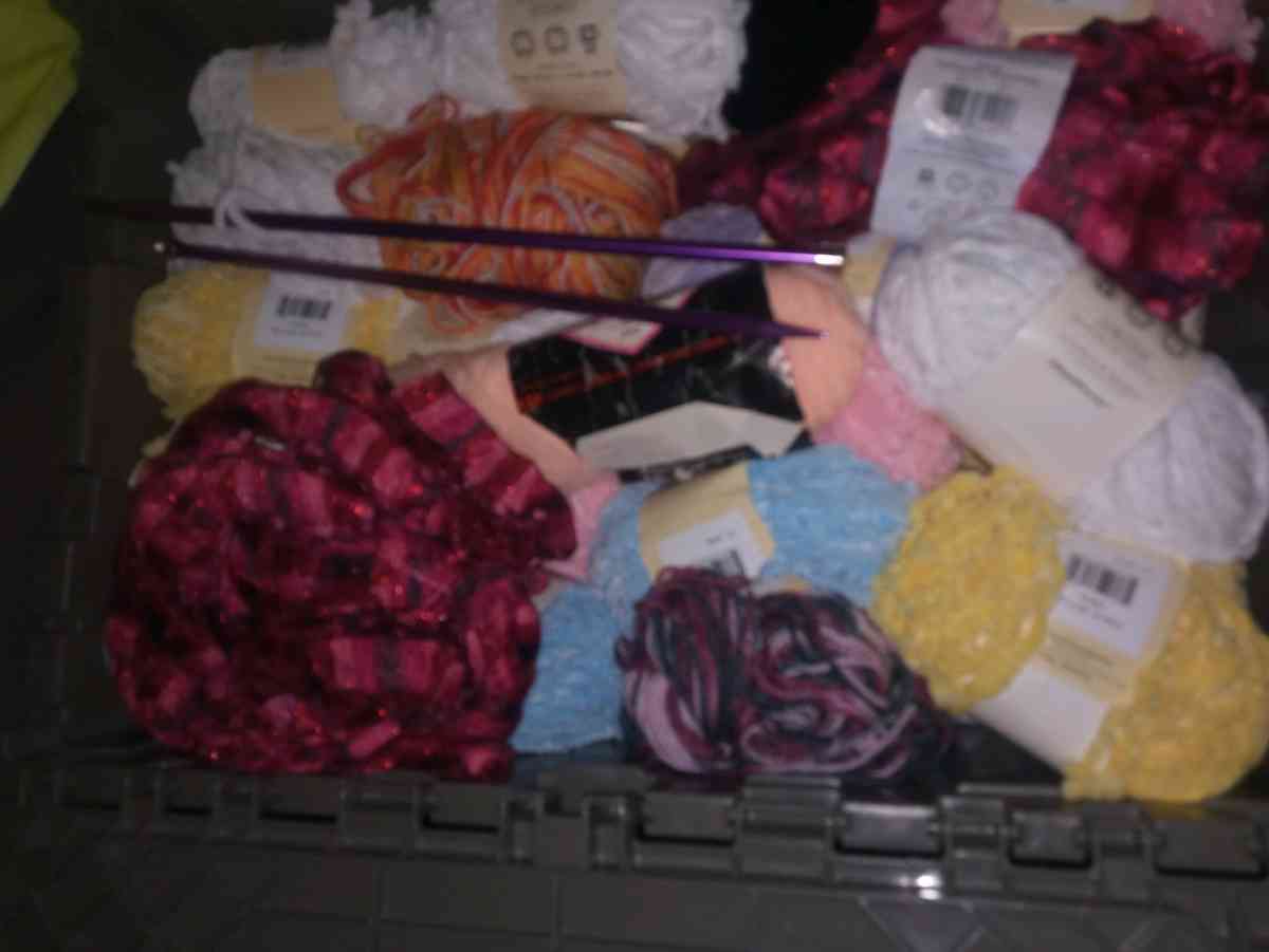 Lana para tejer todos los colores - Bell, California - FleaMarketBay