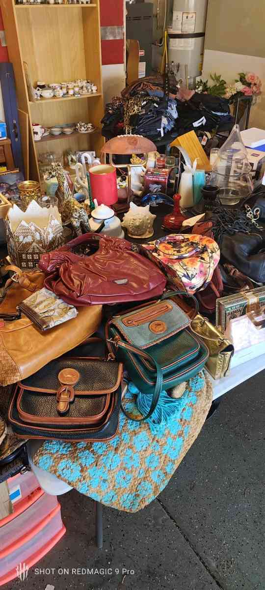 Huge Garge Sale - Las Vegas, Nevada - FleaMarketBay