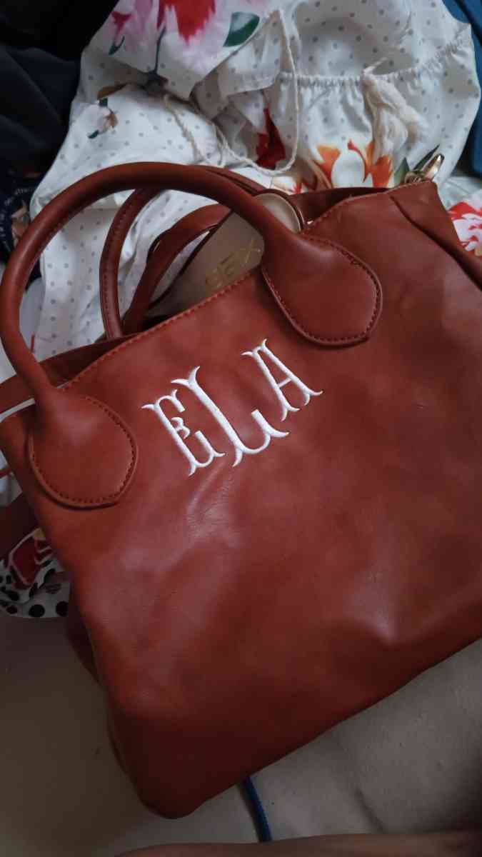 zapatos y bolsas x 50nuevos de tirantes size 6 - Adelanto, California