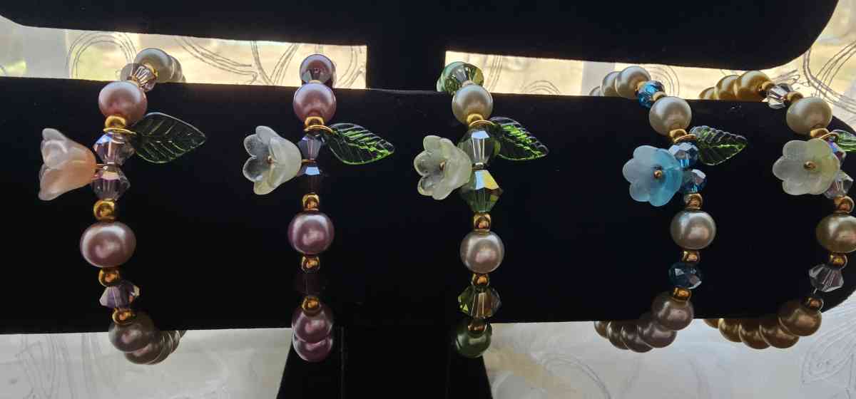 beaded stretchy bracelets - Hattiesburg, Mississippi - FleaMarketBay