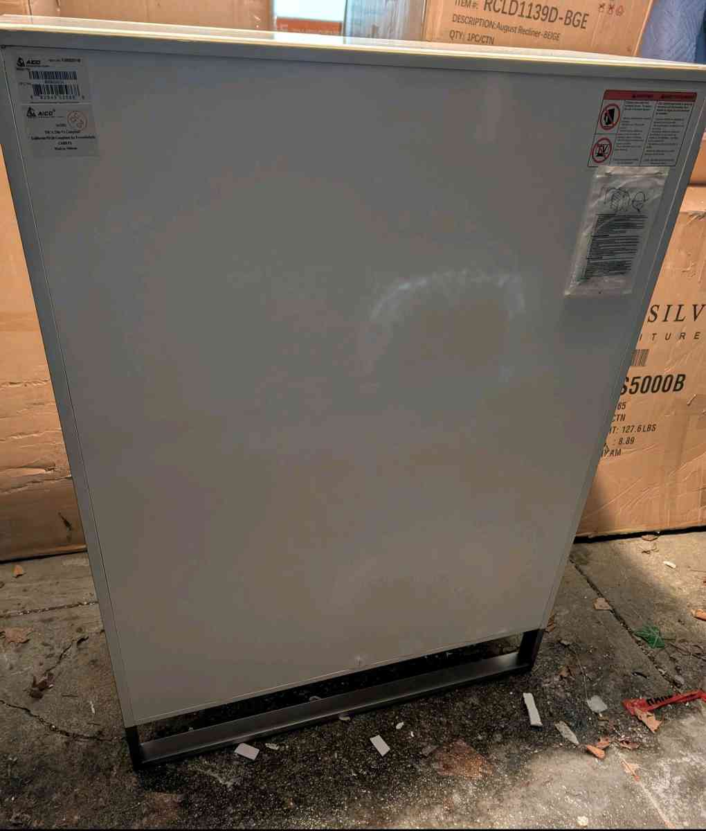 7 Drawer Michael Amini Chest - Richfield, Ohio - FleaMarketBay