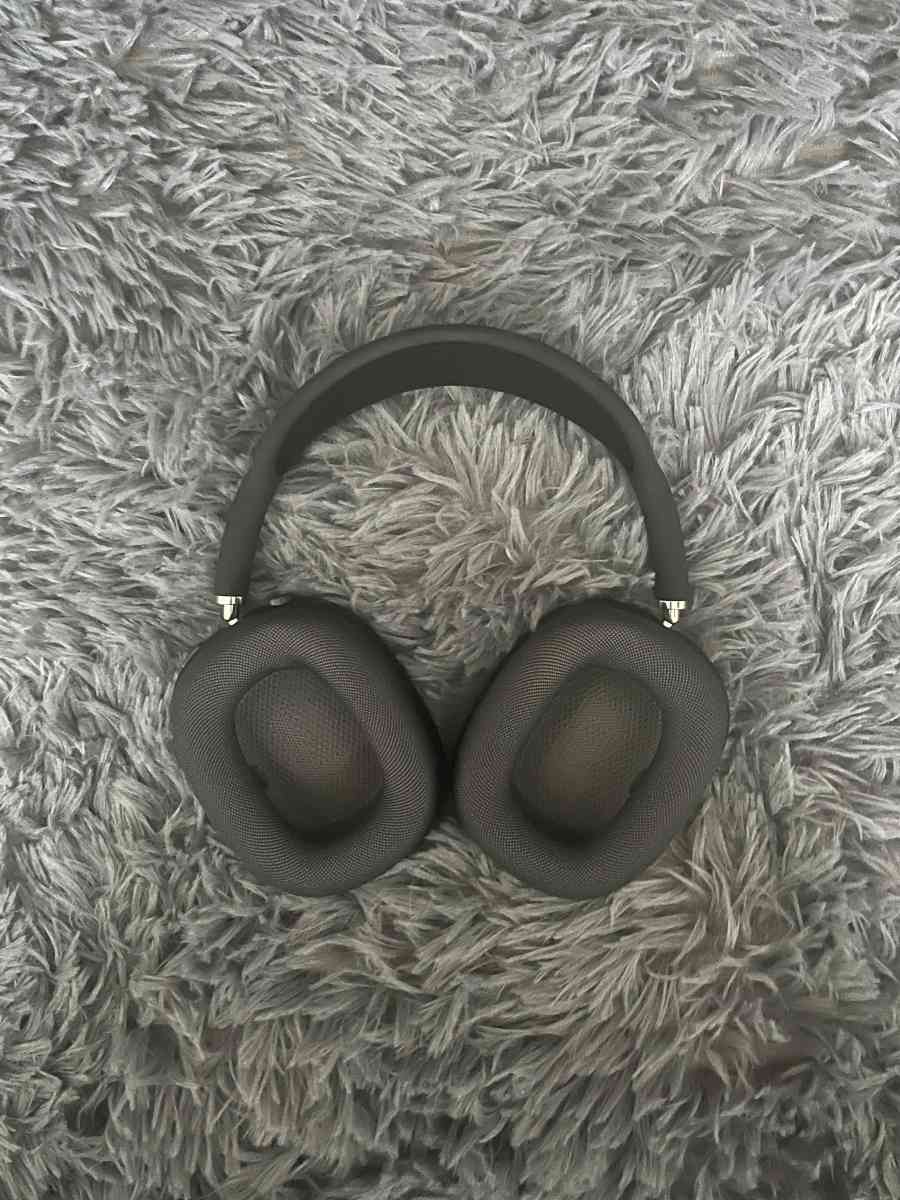 midnight AirPods Max - Abilene, Texas - FleaMarketBay