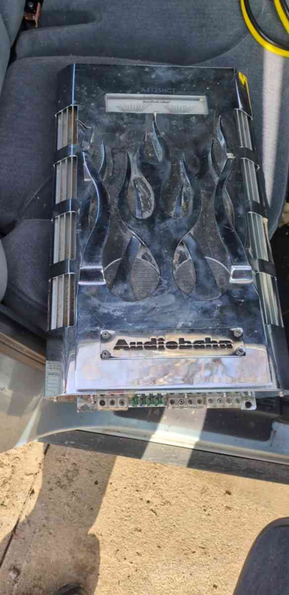 two 12in Rockville subs in box  and a 4000 watt audiobahn am - Kansas City, Kansas - FleaMarketBay