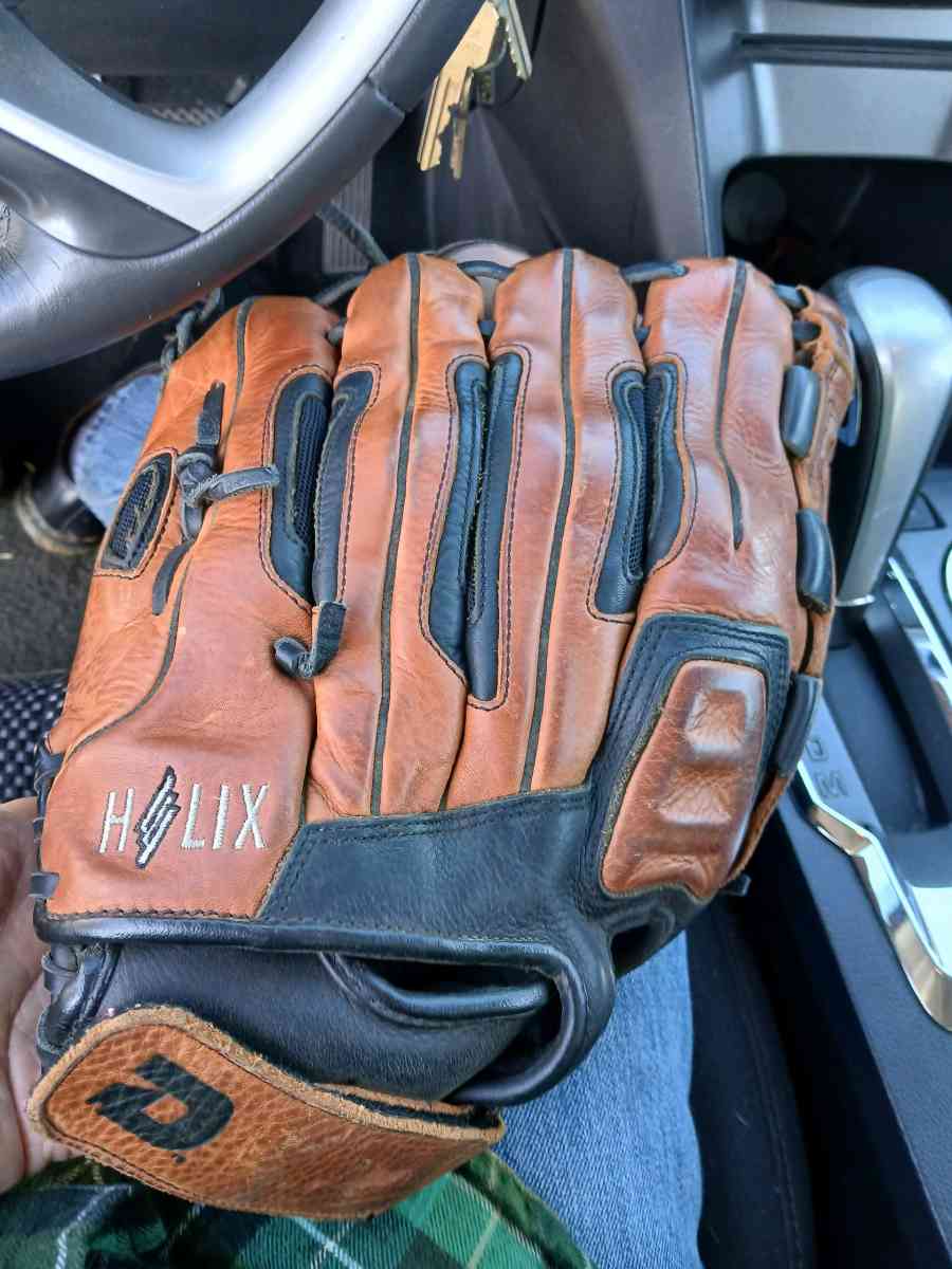 13 inch Softball Glove - Placentia, California - FleaMarketBay