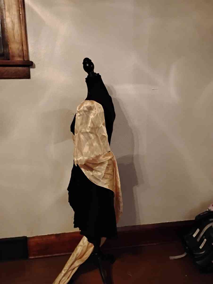 a dress - Addieville, Illinois - FleaMarketBay