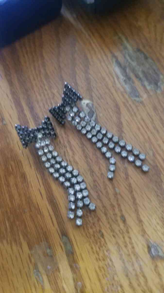 Bowtie Earrings - Hudson, New Hampshire - FleaMarketBay