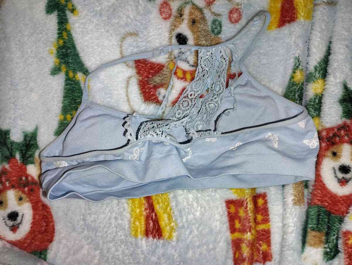 bras for girls - Brighton, Colorado - FleaMarketBay