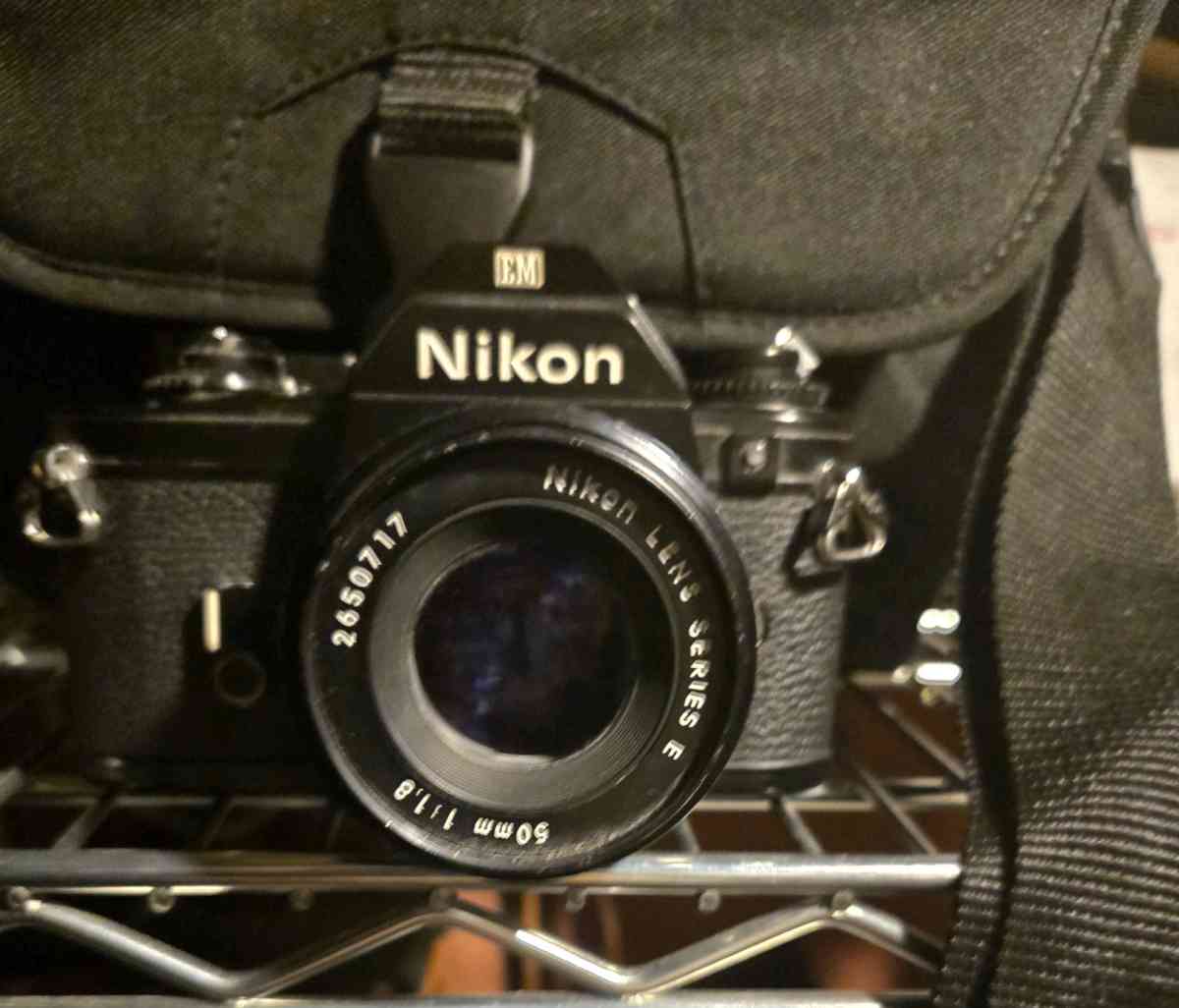 Nikon EM 35MM Film Camera w50MM 18 Nikon Series E Lens  Niko - Long Beach, California