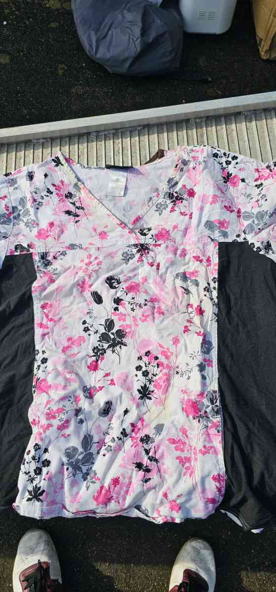 Nurse Scrub Tops - Portsmouth, Virginia - FleaMarketBay
