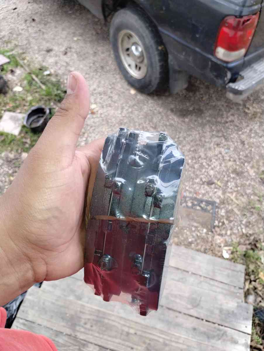 front brake pads and 2 front rotors - San Antonio, Texas - FleaMarketBay