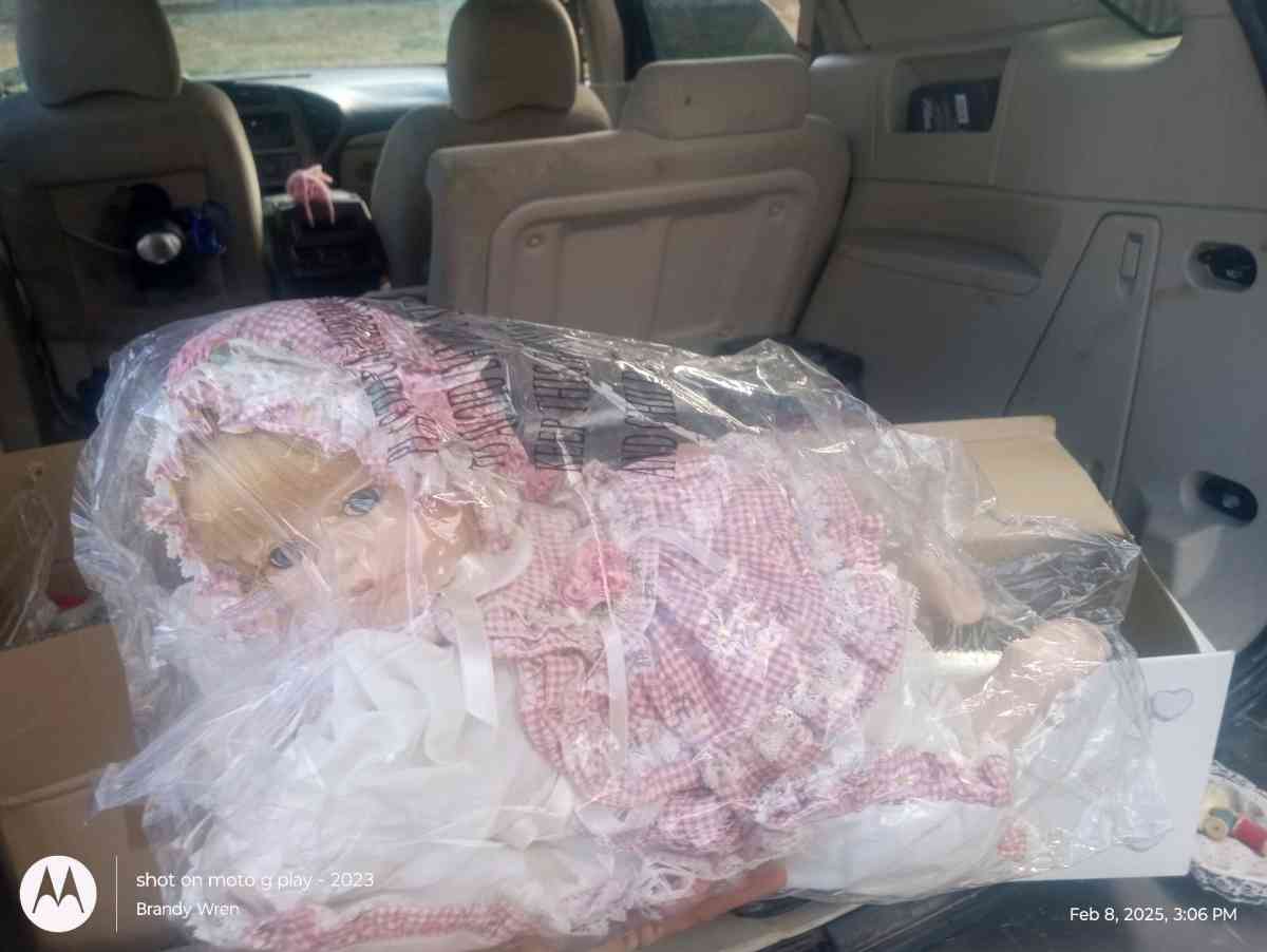 collectible dolls - Westlake, Louisiana - FleaMarketBay
