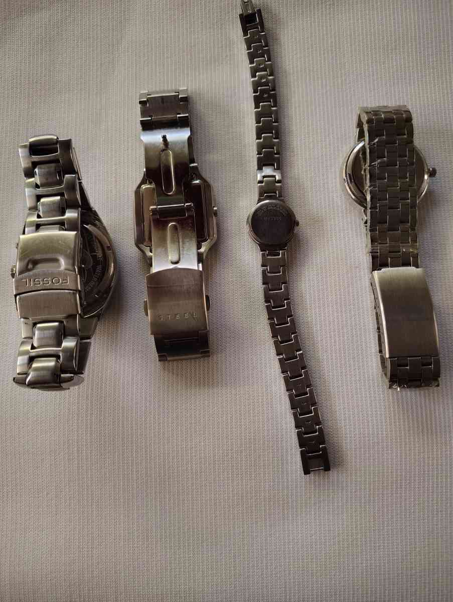 4 watches - Toledo, Ohio - FleaMarketBay