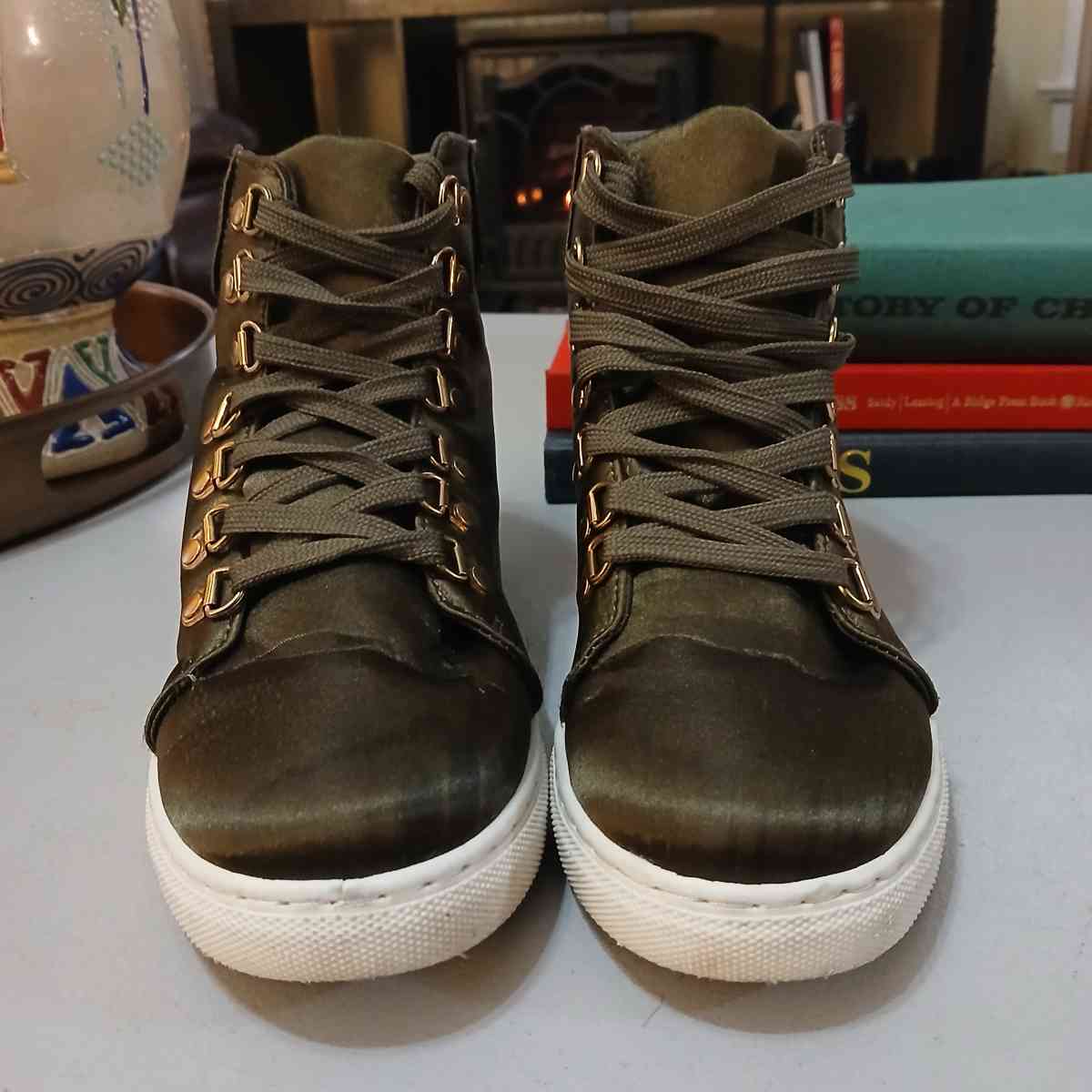 Jubilee Green Shoes for Women Size 9 - Indianapolis, Indiana - FleaMarketBay