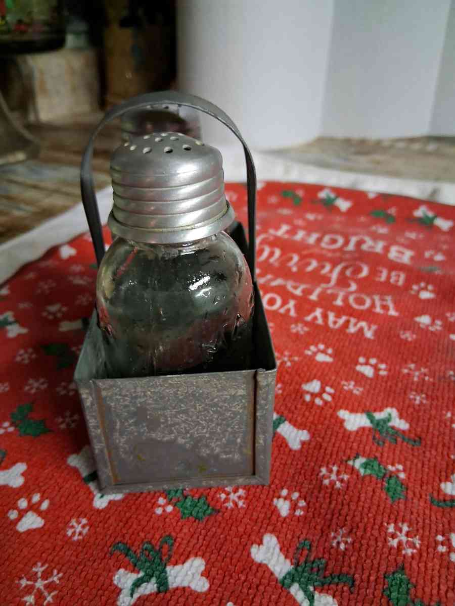 Mason jar brand salt  pepper shakers in small metal Mason ja - Polk City, Iowa - FleaMarketBay