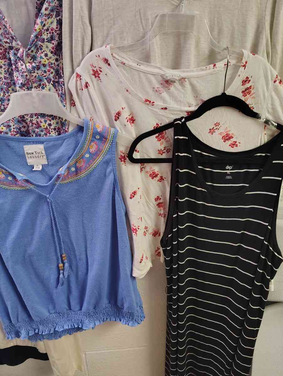 female xl tops - Toledo, Ohio - FleaMarketBay