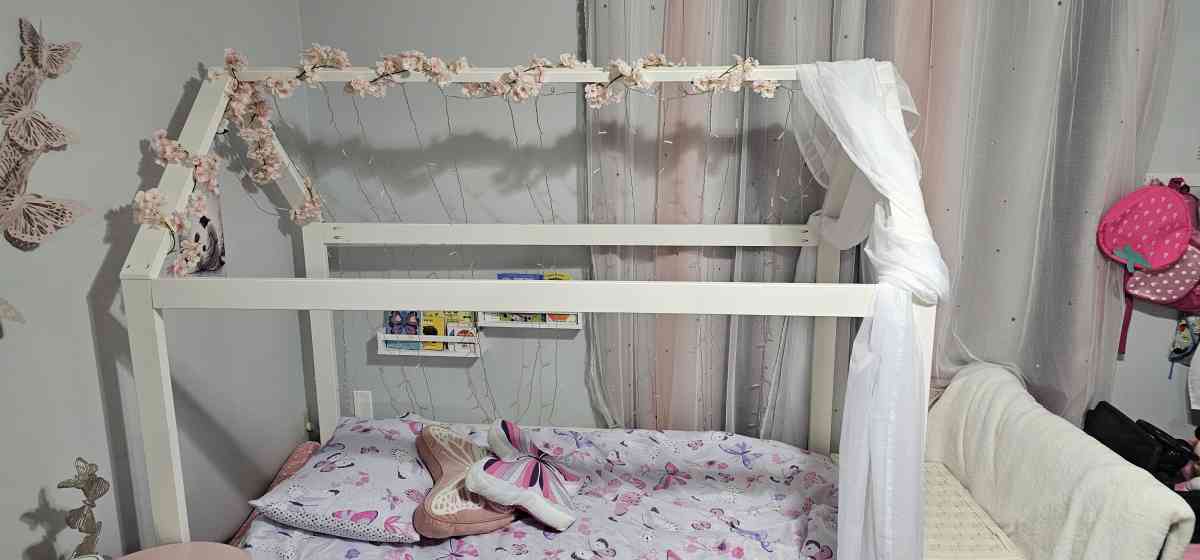 Montessori Bed Frame - Palm Beach Gardens, Florida - FleaMarketBay