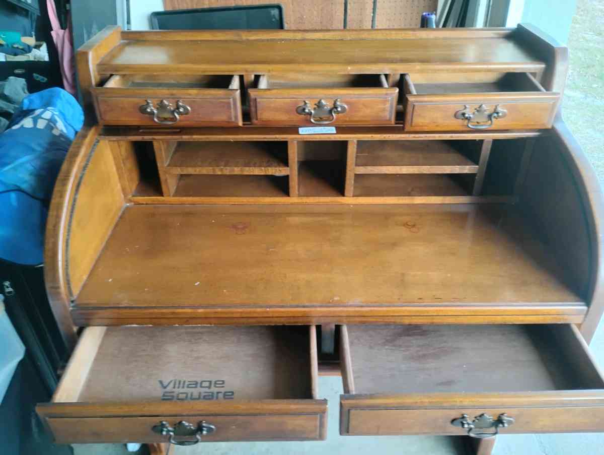 ROLL UP DESK - Spring Hill, Florida - FleaMarketBay