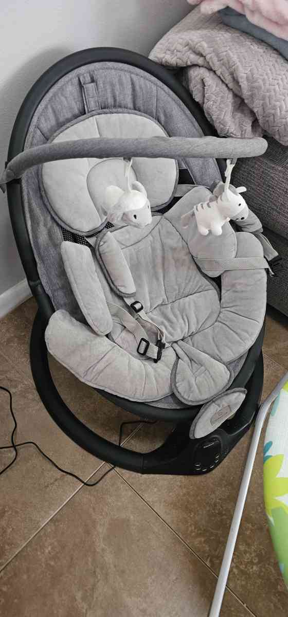 Electric baby swinger - Palm Beach Gardens, Florida - FleaMarketBay