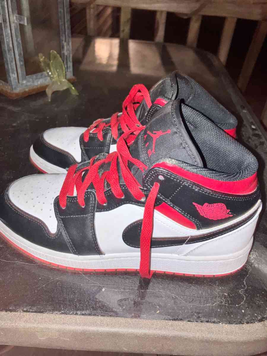 Nike Jordan 1 zise 5 they do have creases and are clean - Springfield, Tennessee