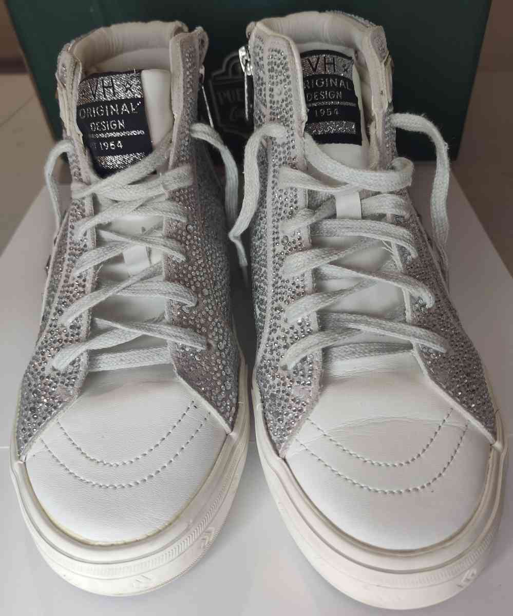 Bonitos tenis marca VH original design - Rockville, Maryland - FleaMarketBay