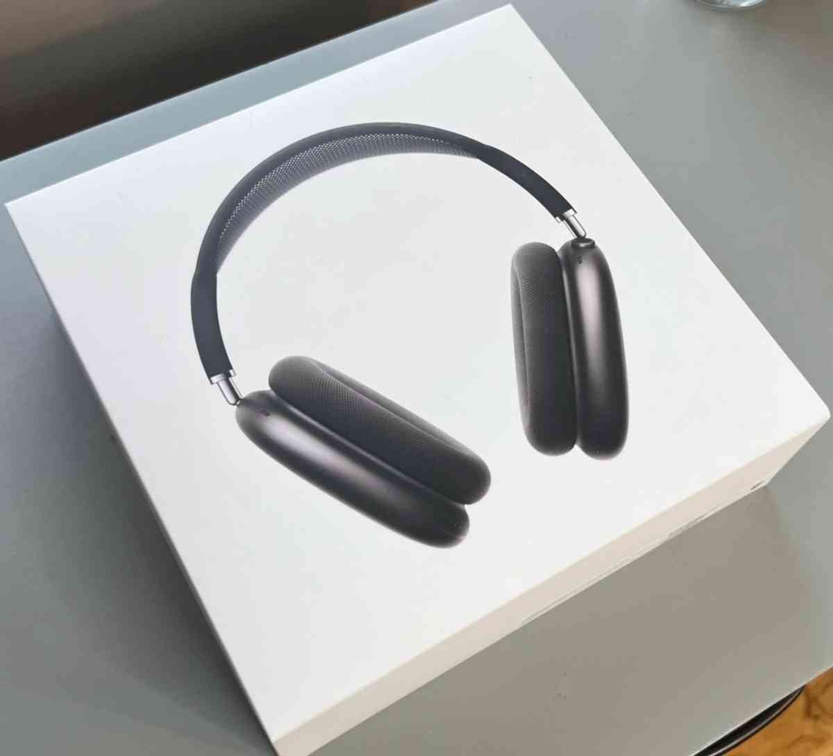 AirPod max space grey - Alicia, Arkansas