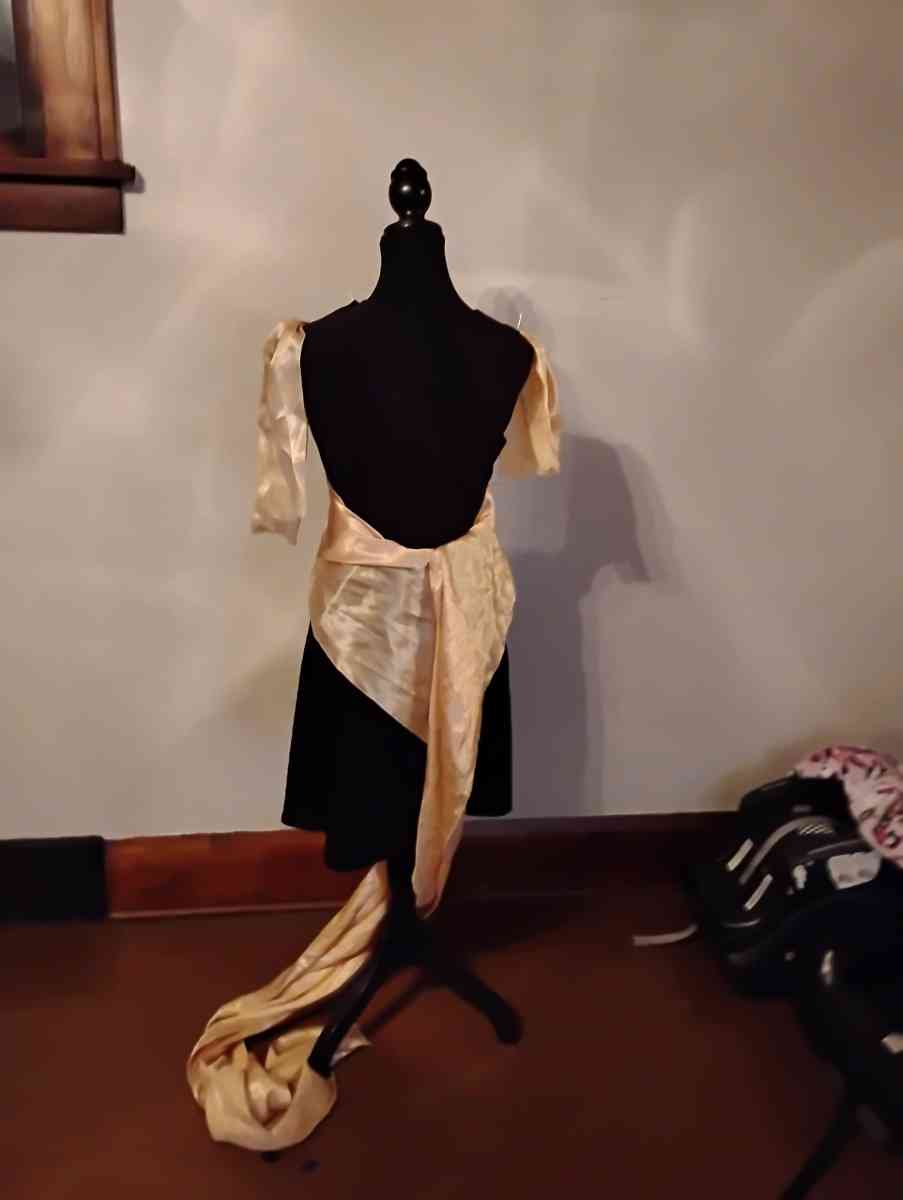 a dress - Addieville, Illinois - FleaMarketBay