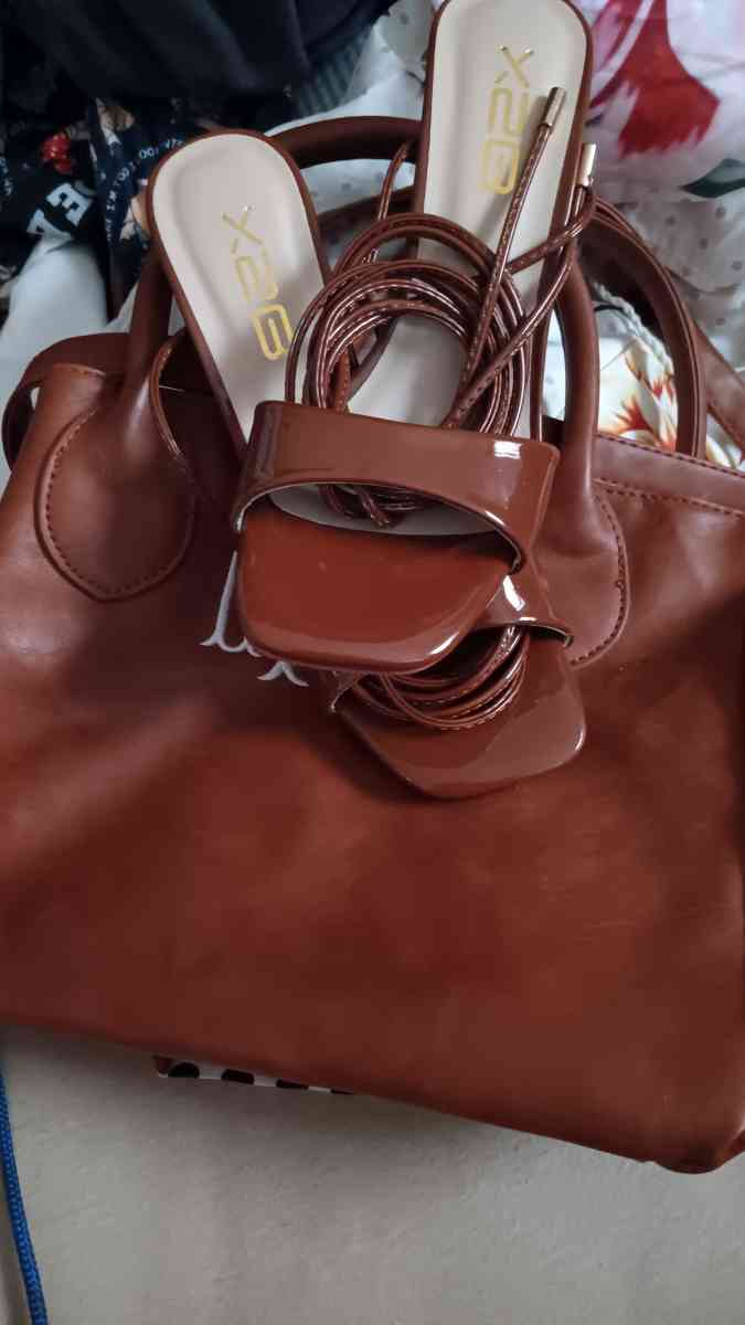 zapatos y bolsas x 50nuevos de tirantes size 6 - Adelanto, California - FleaMarketBay