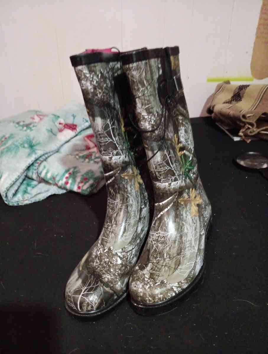 rain boots - Abilene, Texas