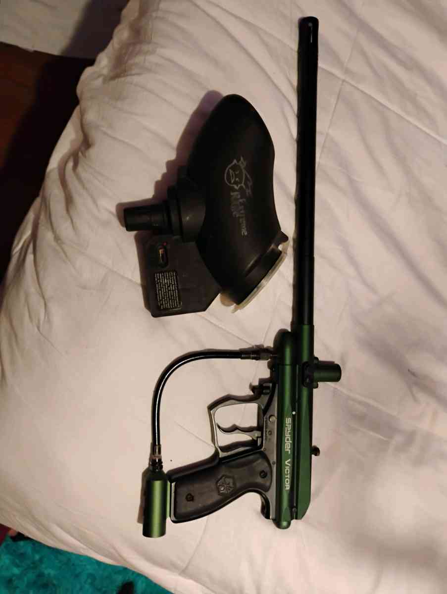 Spyder Victor Paintball Gun with electric hopper - Baytown, Texas