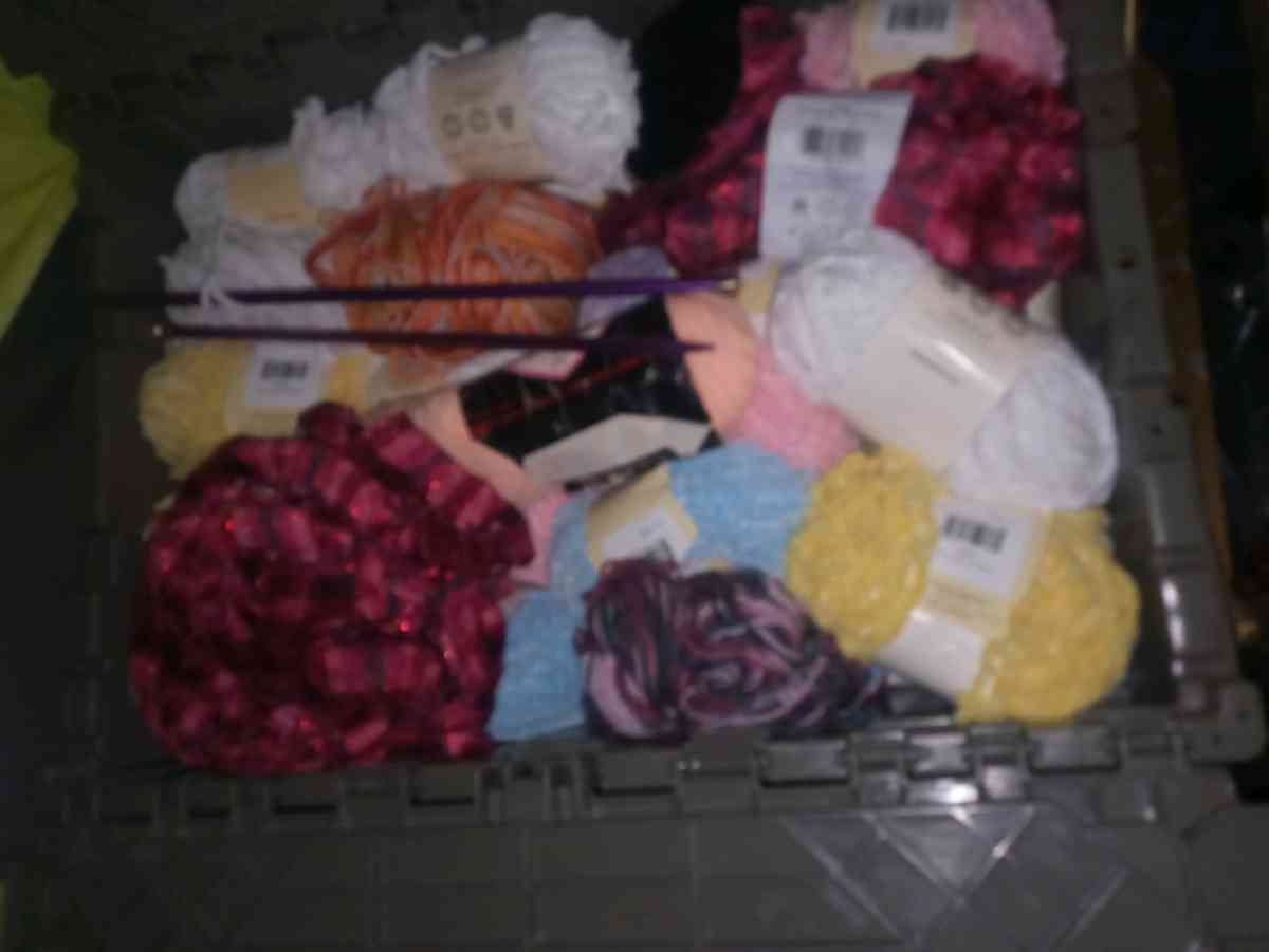 Lana para tejer todos los colores - Bell, California - FleaMarketBay