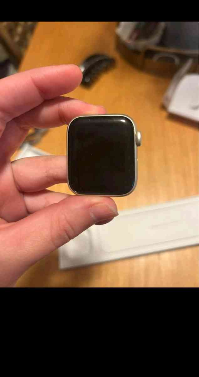 2nd Gen 40mm Apple Watch SE - Asheville, North Carolina - FleaMarketBay