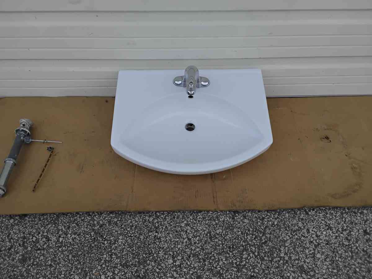 White Bathroom Wall Mount Vanity Sink Plus Faucet Like New - Williamstown, New Jersey - FleaMarketBay