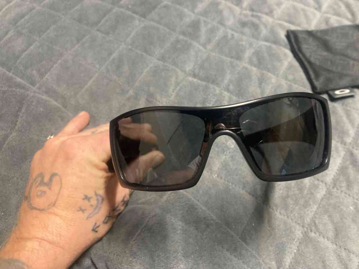 Oakley sunglasses - New Caney, Texas
